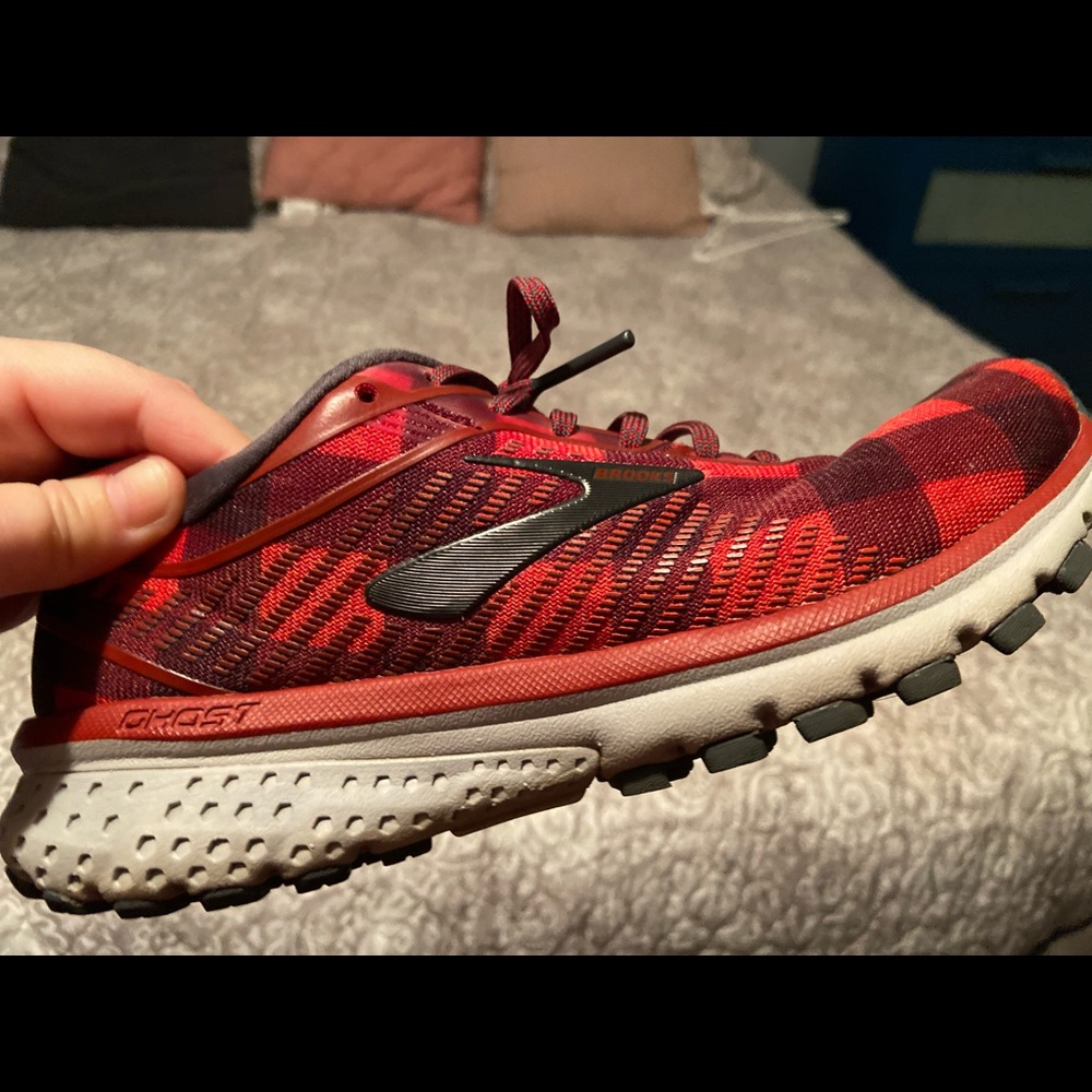 Brooks Ghost 12 in cute buffalo plaid! Slightly used but in excellent condition!